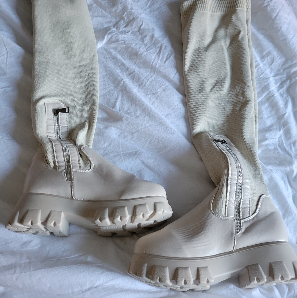 Knee boots